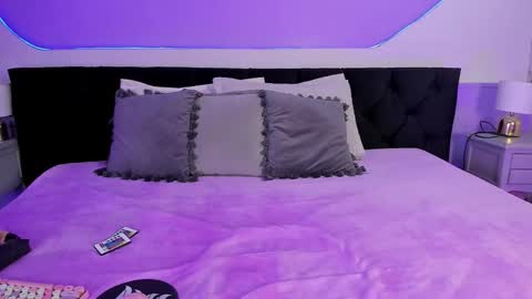 Snapshot of julieta_cortes__ chatting on 09.20.25 Julieta online show from 09.20.25