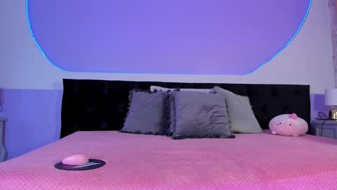 Snapshot of julieta_cortes__ chatting on 10.03.25 Julieta online show from 10.03.25