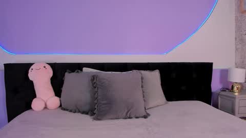 Snapshot of julieta_cortes__ chatting on 11.11.25 Julieta online show from 11.11.25