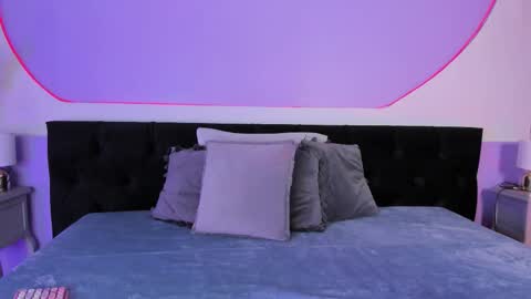 Snapshot of julieta_cortes__ chatting on 11.20.25 Julieta online show from 11.20.25