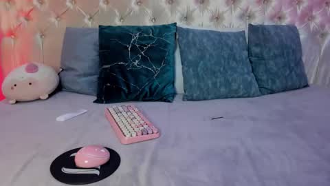 Snapshot of julieta_cortes__ chatting on 12.16.25 Julieta online show from 12.16.25