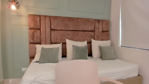 Snapshot of julieta_rose__ chatting on 10.25.25 online show from 10.25.25