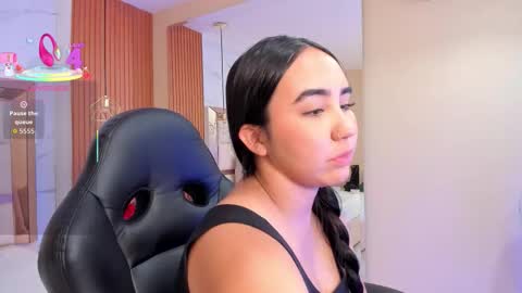 Snapshot of julieta_rose__ chatting on 10.27.25 online show from 10.27.25