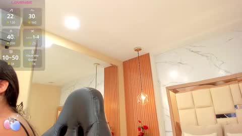 Snapshot of julieta_rose__ chatting on 11.20.25 online show from 11.20.25