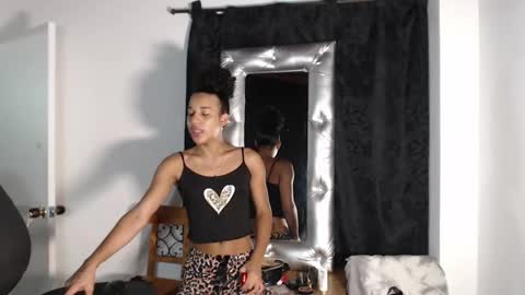 Snapshot of julieta_swet chatting on 10.23.25 JULIETA online show from 10.23.25