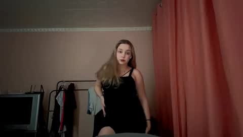 Mia online show from 12.19.25