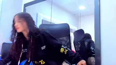 Hi guys It is a pleasure to have you here I am Julieta  online show from 09.21.25