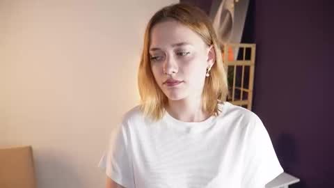 Snapshot of juliettakaniecki chatting on 09.09.25 Mia online show from 09.09.25