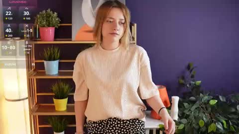 Snapshot of juliettakaniecki chatting on 09.13.25 Mia online show from 09.13.25