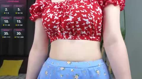 Snapshot of juliettakaniecki chatting on 10.26.25 Mia online show from 10.26.25