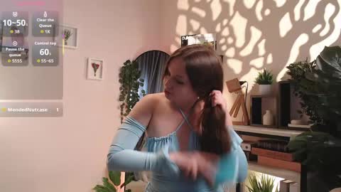 Snapshot of juliette_junson chatting on 05.12.26 Julie online show from 05.12.26
