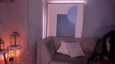 Juliette Moreau online show from 04.17.26