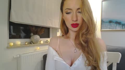 Snapshot of juliettesensual chatting on 02.16.25 JulietteSensual online show from 02.16.25