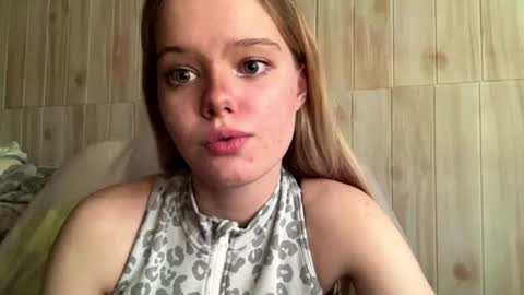 Snapshot of juligwartney chatting on 06.12.26 Malin online show from 06.12.26