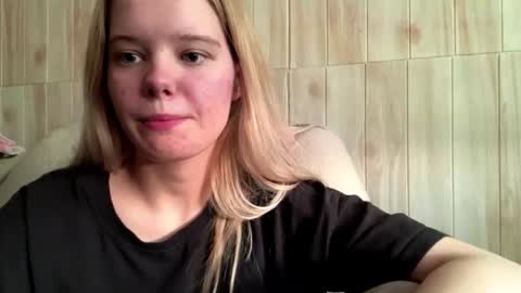 Snapshot of juligwartney chatting on 06.15.26 Malin online show from 06.15.26
