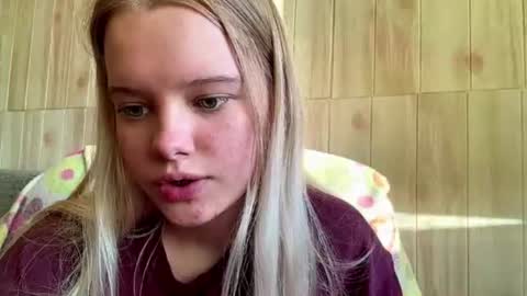 Snapshot of juligwartney chatting on 06.24.26 Malin online show from 06.24.26