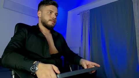 JULiUS   online show from 02.12.25