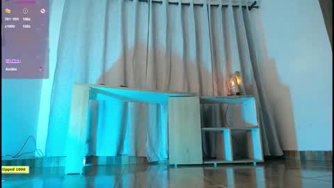 Snapshot of jullian_ricci chatting on 10.04.25 jullian online show from 10.04.25