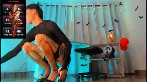 Snapshot of jullian_ricci chatting on 10.28.25 jullian online show from 10.28.25