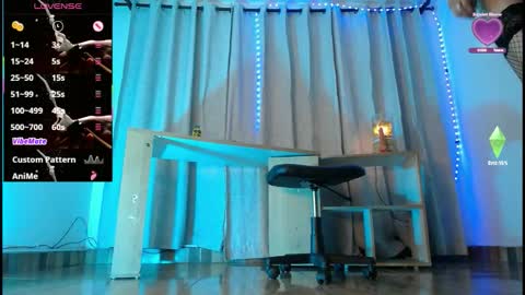 Snapshot of jullian_ricci chatting on 11.05.25 jullian online show from 11.05.25