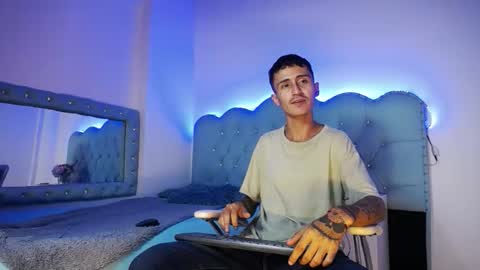 Snapshot of jullian_ricci chatting on 02.10.26 jullian online show from 02.10.26