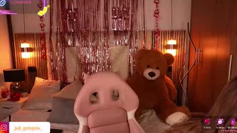 jullianapriv_ online show from 02.18.26