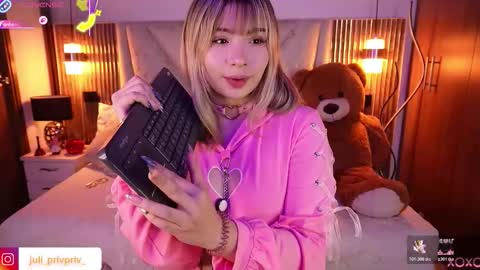 jullianapriv_ online show from 02.21.26