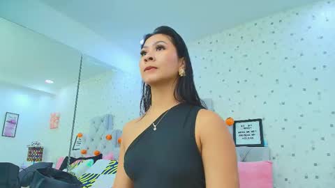 Julieta Reyes   online show from 10.11.25