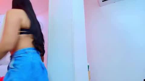 Julieta Reyes   online show from 02.13.26