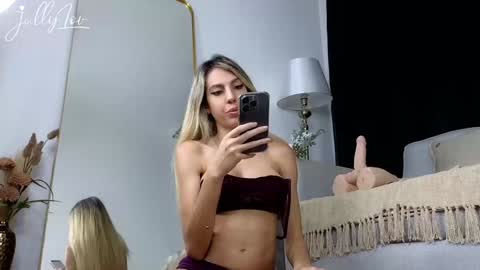 Snapshot of jully_lov chatting on 12.02.24 Jully Lov online show from 12.02.24