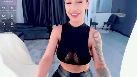 Snapshot of julya_hott chatting on 01.17.25 julya online show from 01.17.25