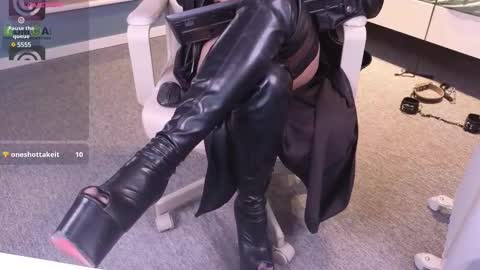 Snapshot of julya_parker chatting on 02.19.25 Julya Mistress online show from 02.19.25
