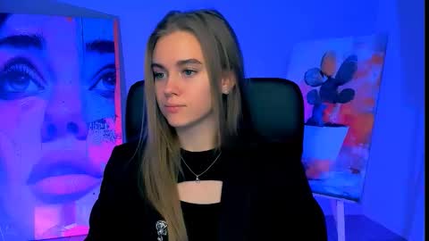 junewoods online show from 12.03.25