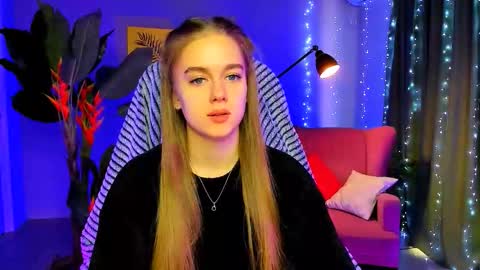 junewoods online show from 02.05.26