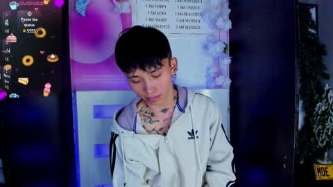 Snapshot of juniior0_0 chatting on 02.13.25 Junior online show from 02.13.25