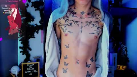 Snapshot of juniior0_0 chatting on 02.28.25 Junior online show from 02.28.25