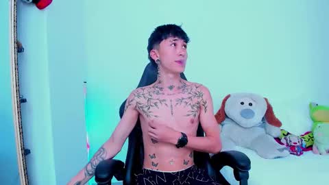 Snapshot of juniior0_0 chatting on 10.24.25 Junior online show from 10.24.25