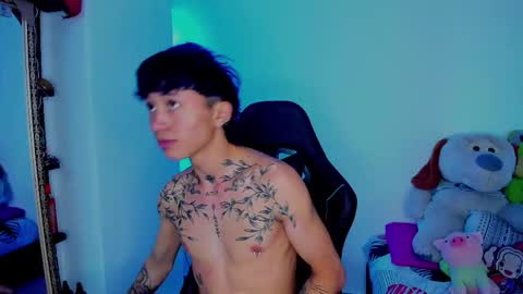 Snapshot of juniior0_0 chatting on 11.18.25 Junior online show from 11.18.25