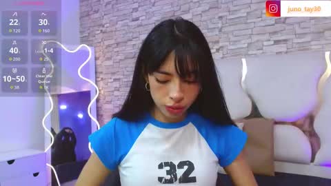 Snapshot of juno_tay chatting on 09.23.25 JUNO online show from 09.23.25