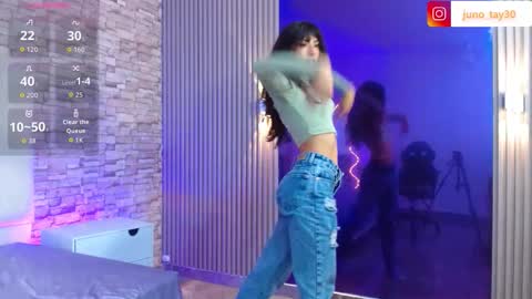 Snapshot of juno_tay chatting on 10.16.25 JUNO online show from 10.16.25