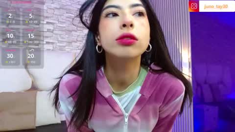 Snapshot of juno_tay chatting on 11.12.25 JUNO online show from 11.12.25