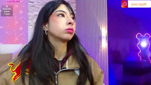 Snapshot of juno_tay chatting on 11.21.25 JUNO online show from 11.21.25