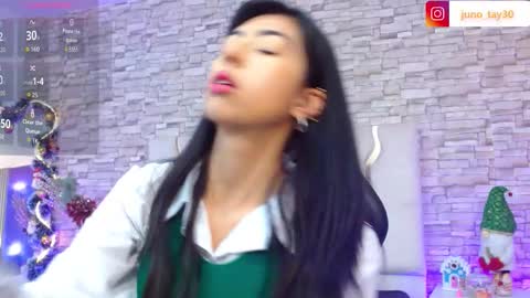 Snapshot of juno_tay chatting on 11.29.25 JUNO online show from 11.29.25