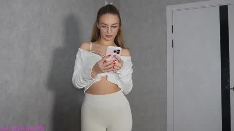 Snapshot of justacuddlie chatting on 01.09.26 Jenny Welcome3 online show from 01.09.26