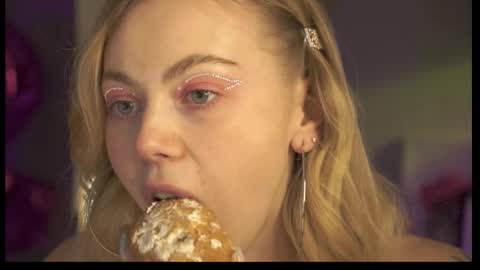 Snapshot of justbarbie chatting on 02.02.25 Alexa online show from 02.02.25