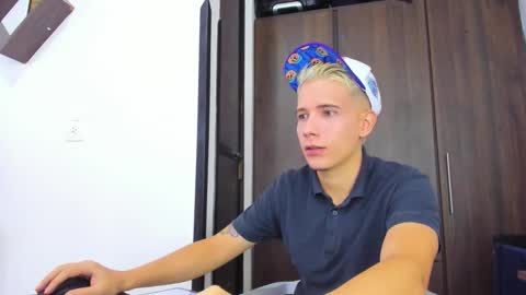 Snapshot of justin_biker chatting on 11.04.25 justin_biker online show from 11.04.25