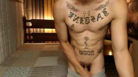 Snapshot of justine_hunk chatting on 12.04.24 justine_hunk online show from 12.04.24