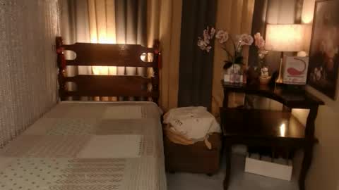 Snapshot of justine_hunk chatting on 11.05.25 justine_hunk online show from 11.05.25