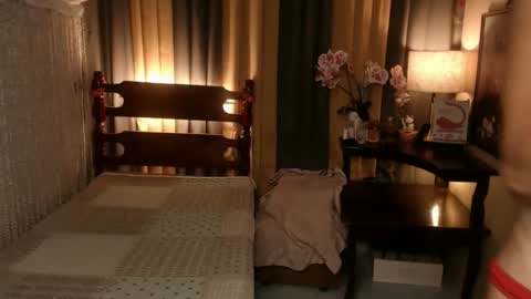 Snapshot of justine_hunk chatting on 12.02.25 justine_hunk online show from 12.02.25