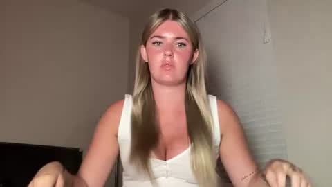Snapshot of justlaciexx chatting on 07.16.26 Lacie online show from 07.16.26